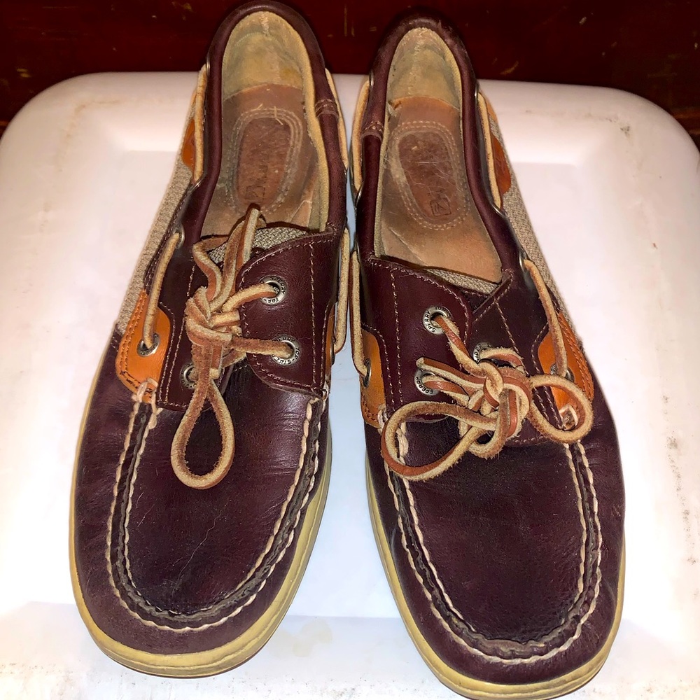 Brown leather Sperry’s
